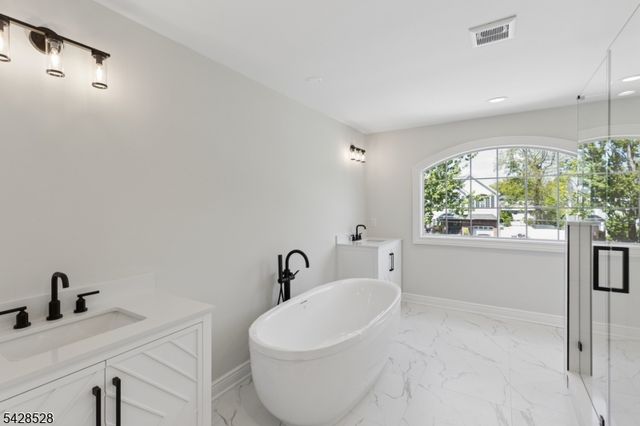 49 Hall Dr, Clark Twp., NJ 07066