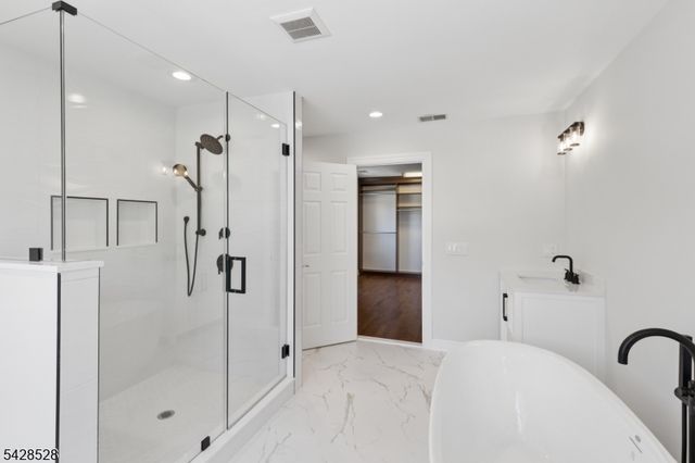 49 Hall Dr, Clark Twp., NJ 07066
