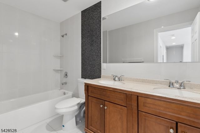 49 Hall Dr, Clark Twp., NJ 07066
