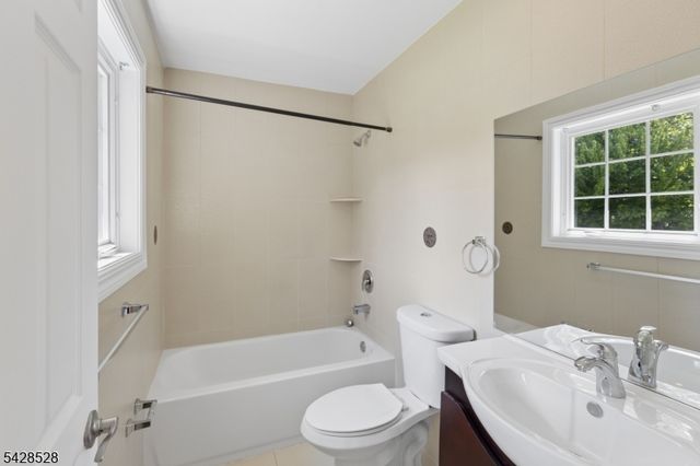 49 Hall Dr, Clark Twp., NJ 07066