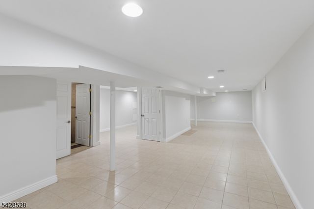 49 Hall Dr, Clark Twp., NJ 07066