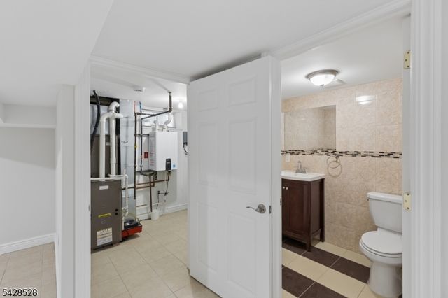 49 Hall Dr, Clark Twp., NJ 07066