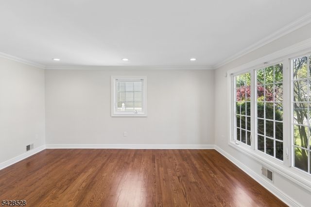 49 Hall Dr, Clark Twp., NJ 07066