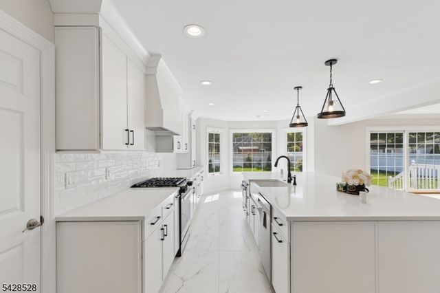 49 Hall Dr, Clark Twp., NJ 07066
