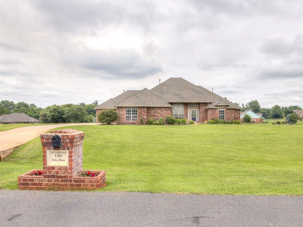 1301 Echo Drive, Edmond, OK 73034