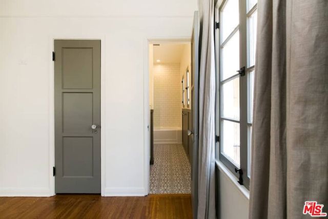 1136 S HAYWORTH Avenue, Los Angeles, CA 90035