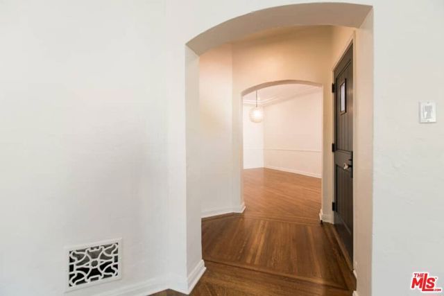 1136 S HAYWORTH Avenue, Los Angeles, CA 90035