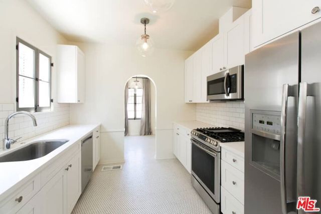1136 S HAYWORTH Avenue, Los Angeles, CA 90035