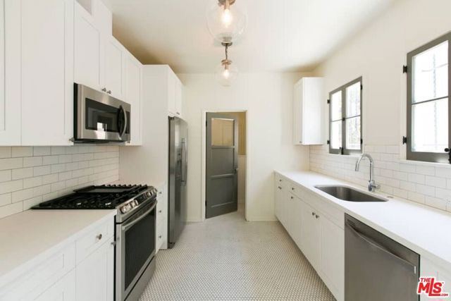 1136 S HAYWORTH Avenue, Los Angeles, CA 90035