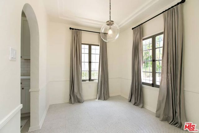 1136 S HAYWORTH Avenue, Los Angeles, CA 90035
