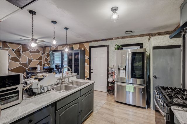 5716 Thousand Oaks Drive, Joshua, TX 76058
