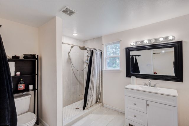 5716 Thousand Oaks Drive, Joshua, TX 76058