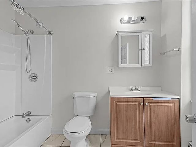 77 Pekin 2, Providence, RI 02908