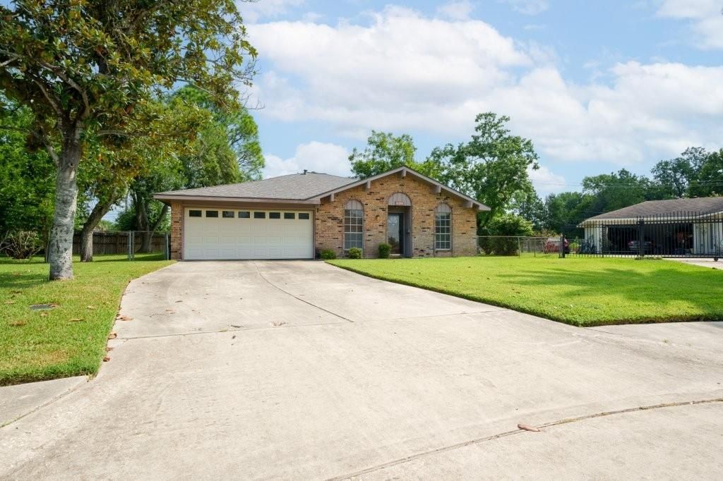 15218 E Hutchinson Circle, Houston, TX 77071