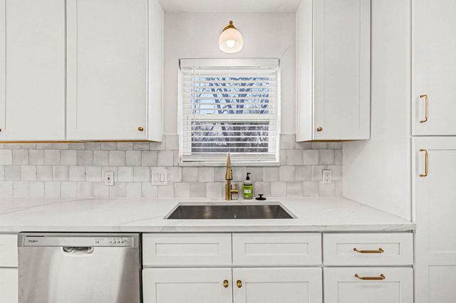 1010 Noble Avenue, Carrollton, TX 75006