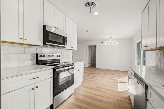 1010 Noble Avenue, Carrollton, TX 75006