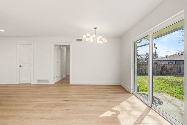 1010 Noble Avenue, Carrollton, TX 75006