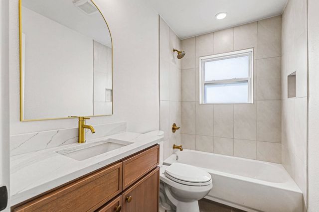 1010 Noble Avenue, Carrollton, TX 75006