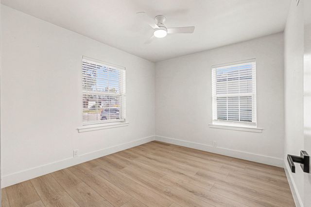 1010 Noble Avenue, Carrollton, TX 75006