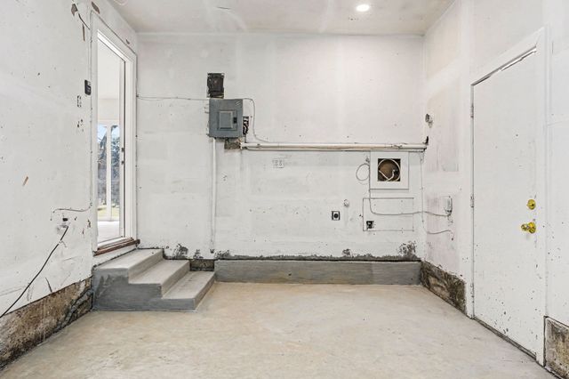 1010 Noble Avenue, Carrollton, TX 75006