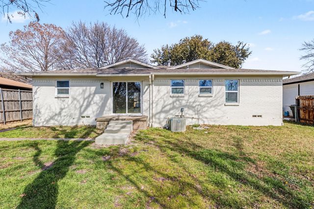 1010 Noble Avenue, Carrollton, TX 75006