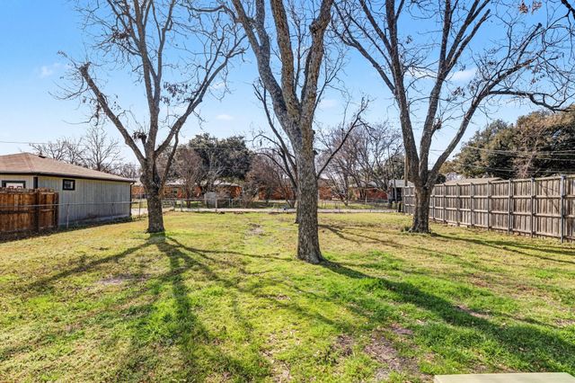 1010 Noble Avenue, Carrollton, TX 75006