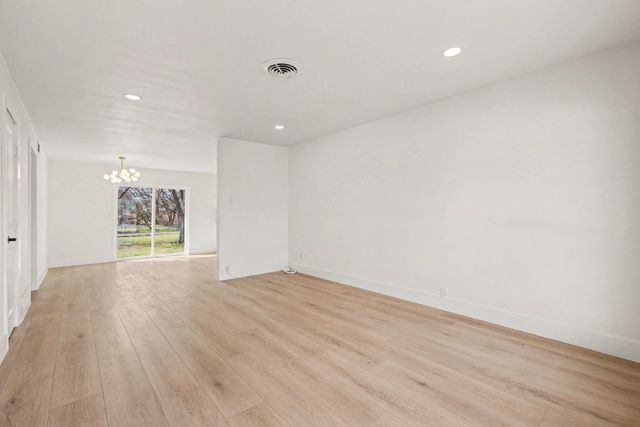 1010 Noble Avenue, Carrollton, TX 75006