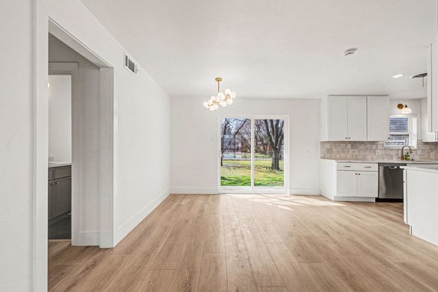 1010 Noble Avenue, Carrollton, TX 75006