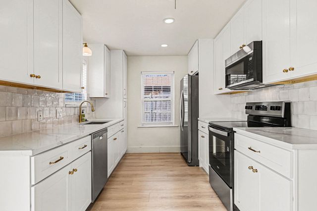 1010 Noble Avenue, Carrollton, TX 75006