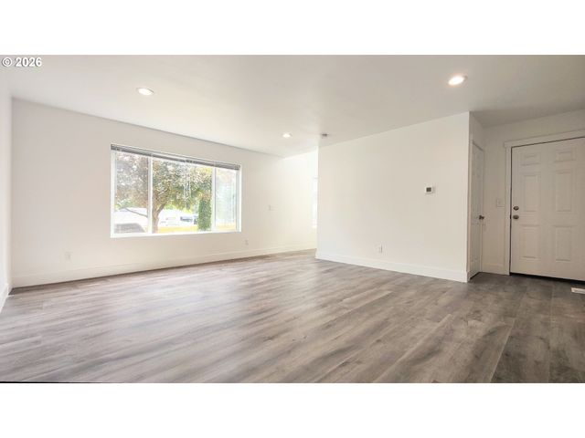 1940 Se 143RD Ave, Portland, OR 97233