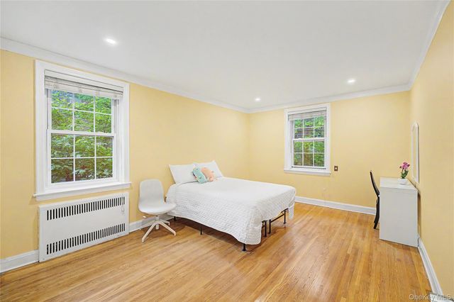 10 Welwyn Road 2C, Great Neck, NY 11021