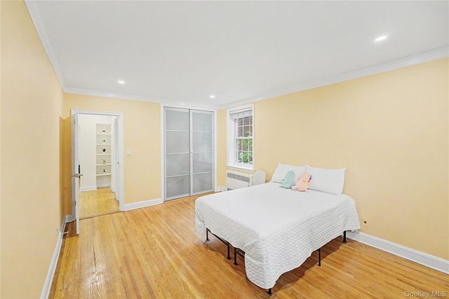 10 Welwyn Road 2C, Great Neck, NY 11021