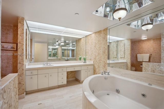 19707 Turnberry Way 20H, Aventura, FL 33180