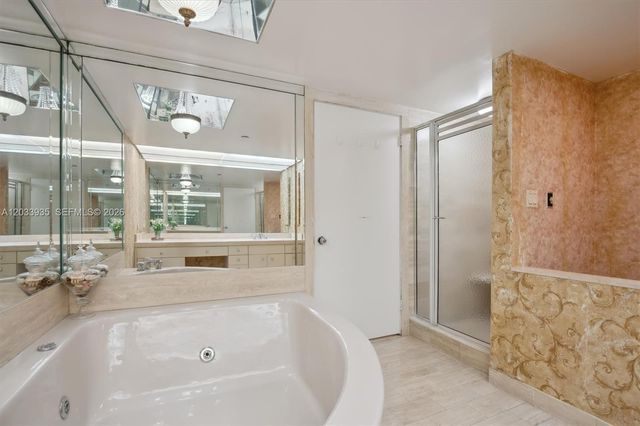 19707 Turnberry Way 20H, Aventura, FL 33180
