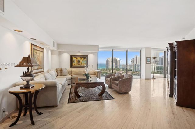 19707 Turnberry Way 20H, Aventura, FL 33180