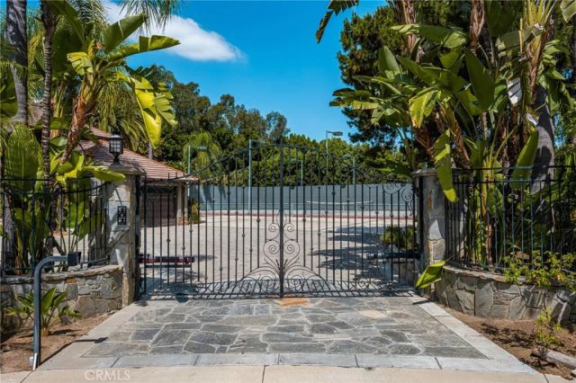 101 S Belleza, Anaheim Hills, CA 92807