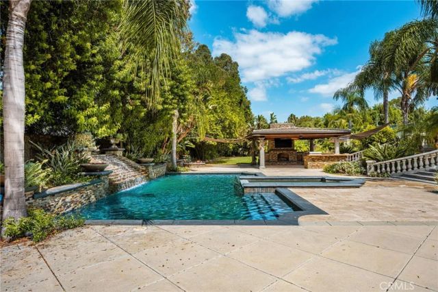 101 S Belleza, Anaheim Hills, CA 92807