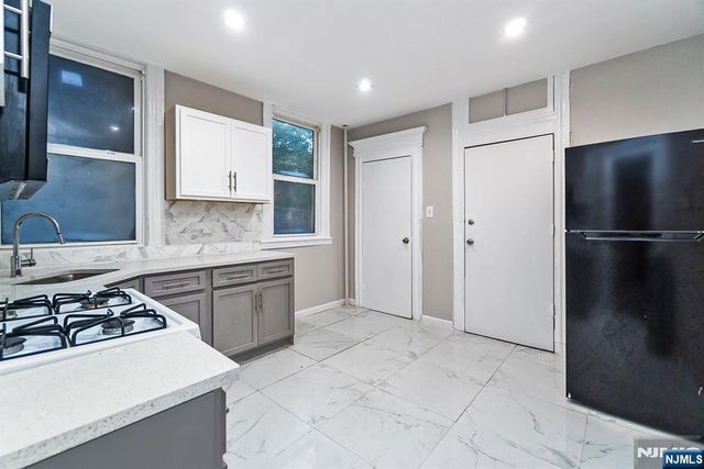70 9th Street, Newark, NJ 07107