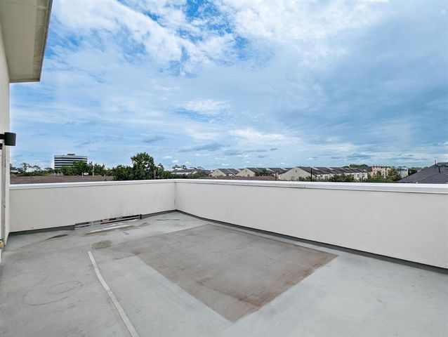 1140 W 24th Street E, Houston, TX 77008