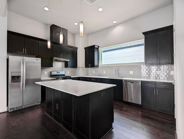 1140 W 24th Street E, Houston, TX 77008