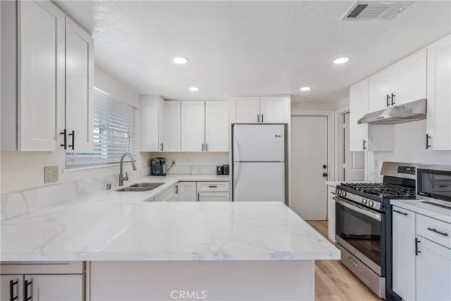 16230 Rodeo Street, Hesperia, CA 92345