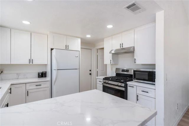 16230 Rodeo Street, Hesperia, CA 92345