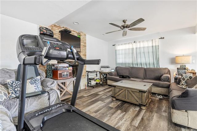 906 NE 2nd AVE, Cape Coral, FL 33909