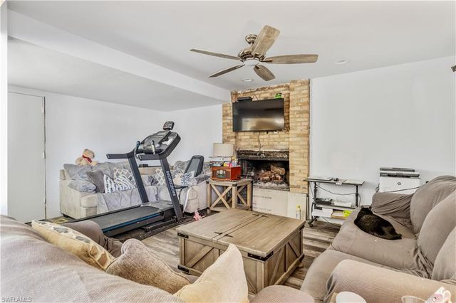 906 NE 2nd AVE, Cape Coral, FL 33909