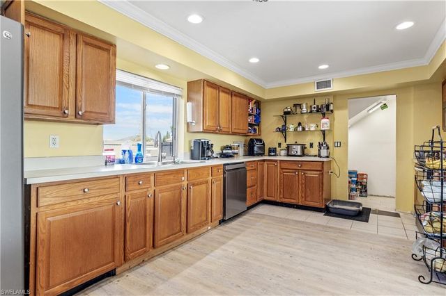 906 NE 2nd AVE, Cape Coral, FL 33909