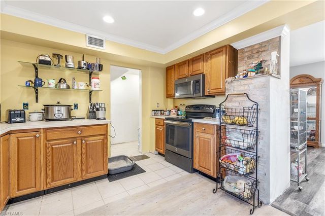 906 NE 2nd AVE, Cape Coral, FL 33909