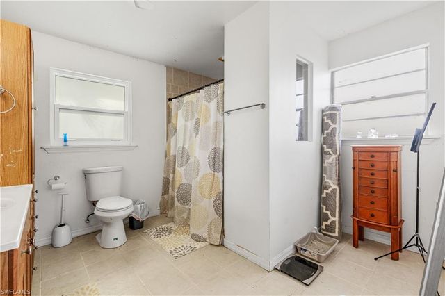 906 NE 2nd AVE, Cape Coral, FL 33909