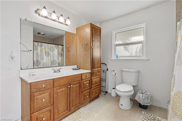 906 NE 2nd AVE, Cape Coral, FL 33909