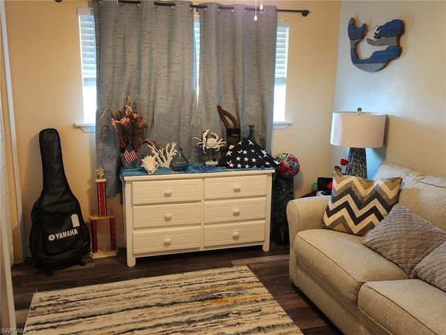 906 NE 2nd AVE, Cape Coral, FL 33909