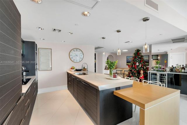 200 Biscayne Boulevard Way 3108, Miami, FL 33131